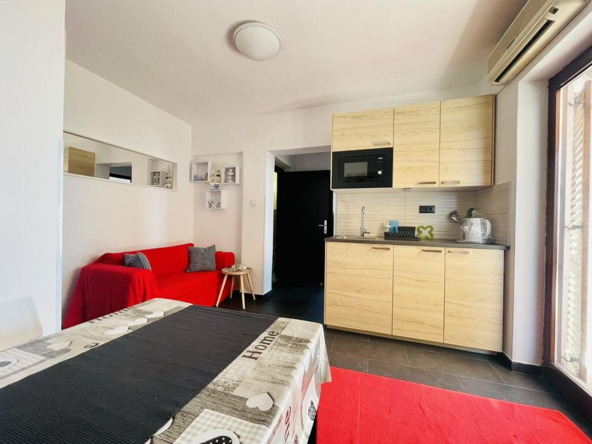 Vila Beleca Krk - Apartments Rest & Sea クルク エクステリア 写真