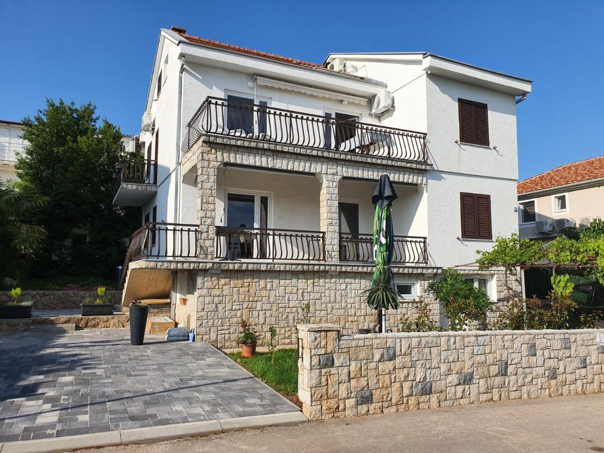 Vila Beleca Krk - Apartments Rest & Sea クルク エクステリア 写真